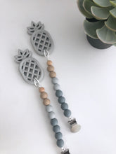 Load image into Gallery viewer, Mini Pineapple teether with clip